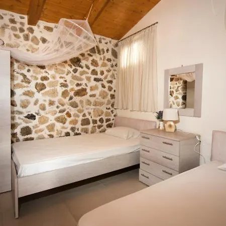 Nefeli Semesterbostad Agios Gordios (Corfu)