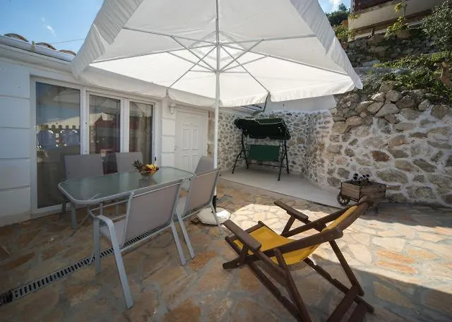 Nefeli Ferienhaus *